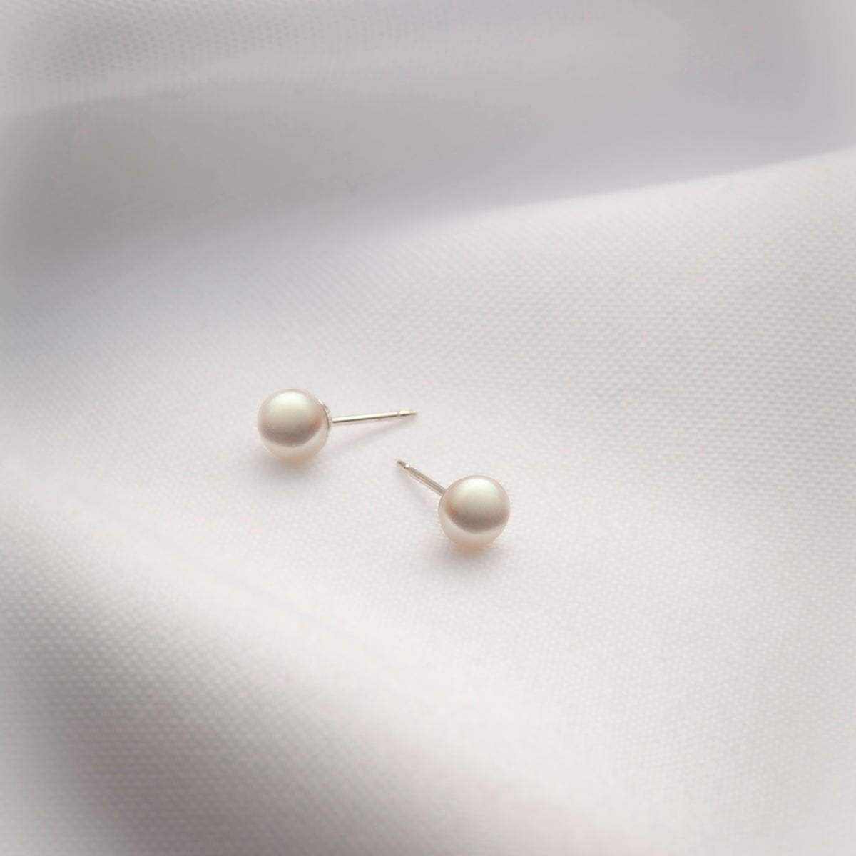 Unique Single Stone Embossed Pearl Earrings For Women & Girls